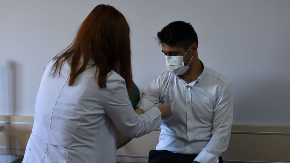 Prof. Dr. Artaç: Kanser hastalarına Covid aşısını yaptırmalarını öneriyoruz