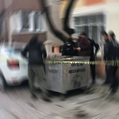 Yeni doğan bebeğini çöpe attı!