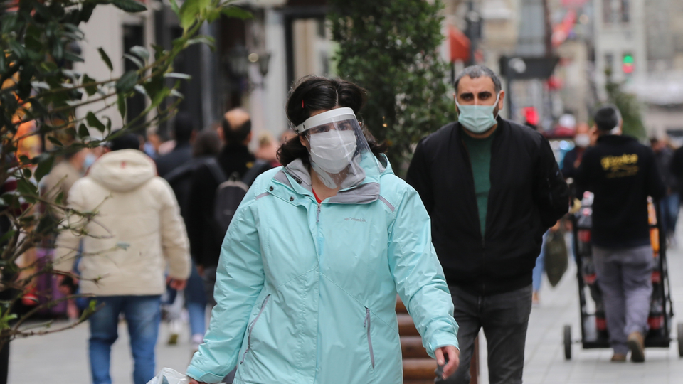 Eylül'de maskeler çıkacak mı? Bilim Kurulu Üyesinden yanıt