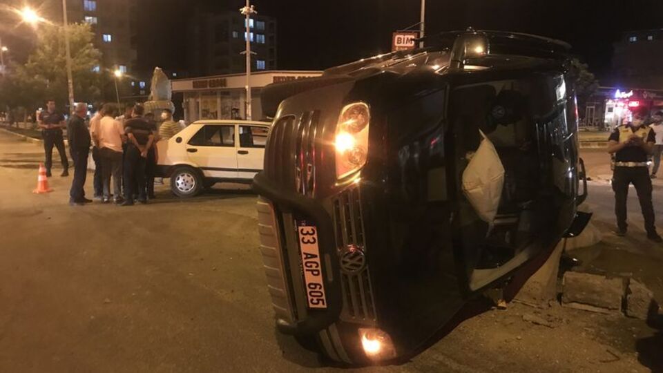 Adıyaman'da iki otomobil çarpıştı