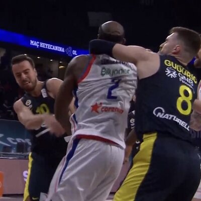 Olaylı maçta kazanan Anadolu Efes