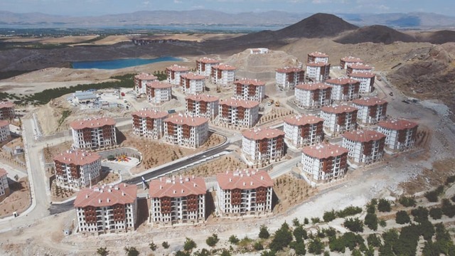 Malatya'daki deprem konutlarında kura çekimi