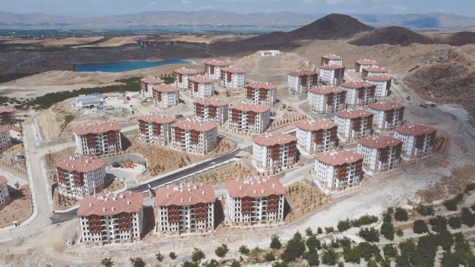 Malatya'daki deprem konutlarında kura çekimi