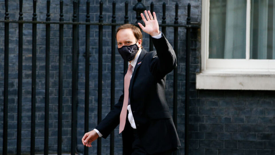 İngiltere'de 'tüm önlemleri kaldırmak için erken'