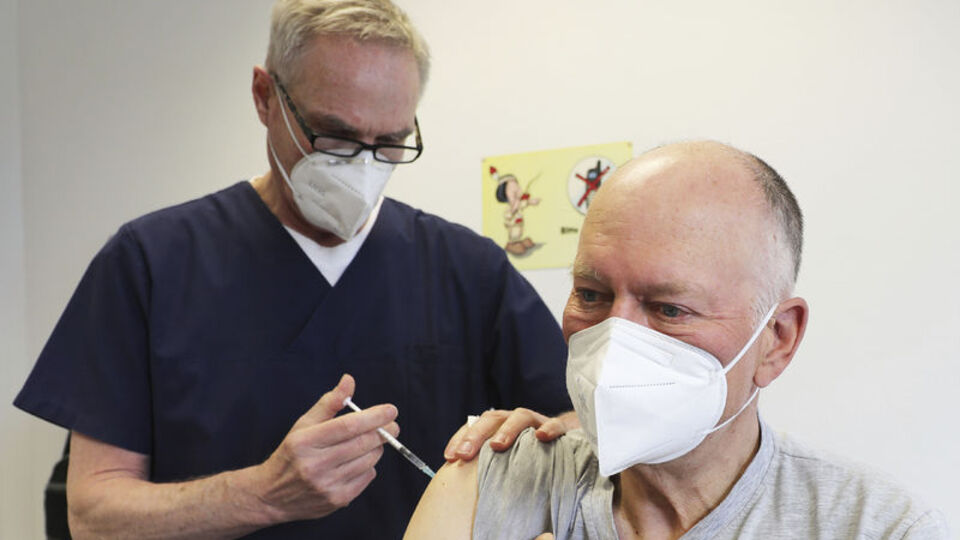 Almanya'da aşı önceliği sıralaması kaldırıldı