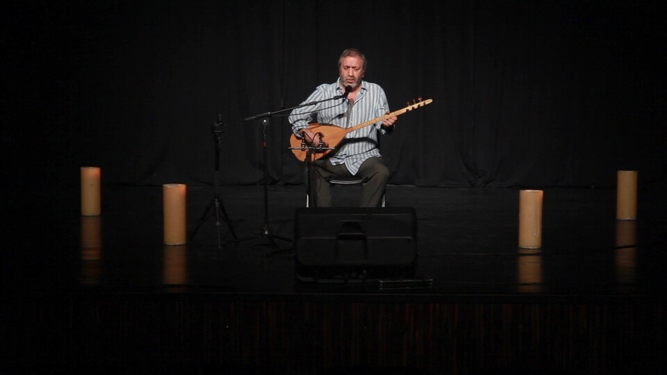 Meslektaşları için seslendirdi