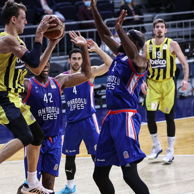 Potada şampiyon Anadolu Efes!