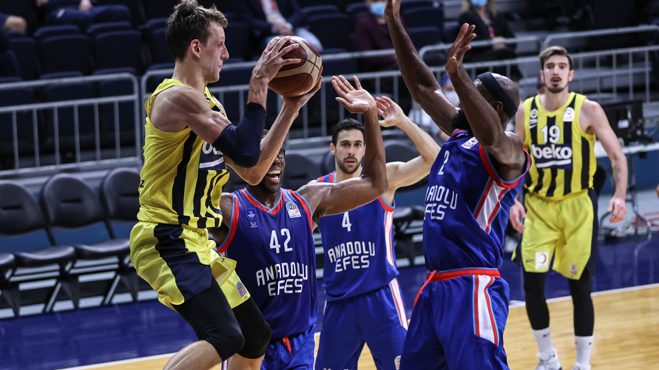 Potada şampiyon Anadolu Efes!