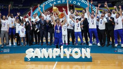 Anadolu Efes, kupasını aldı