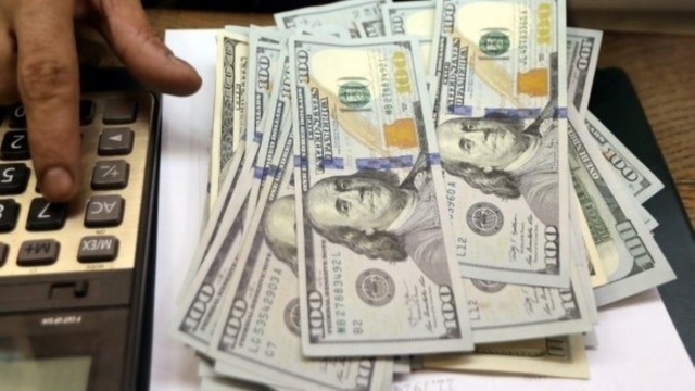 Dolarda hafif düşüş