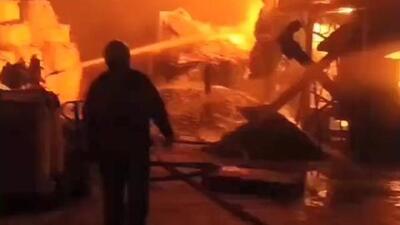 Plastik atık fabrikası alev alev yandı