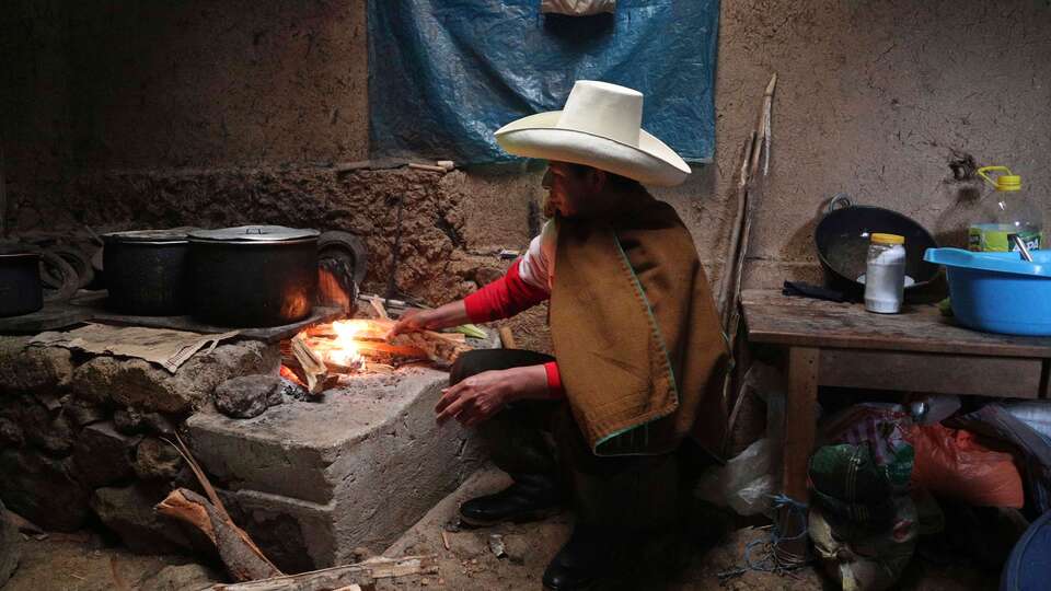 Peru'nun sosyalist adayı, devlet başkanlığı seçimlerinde öne geçti
