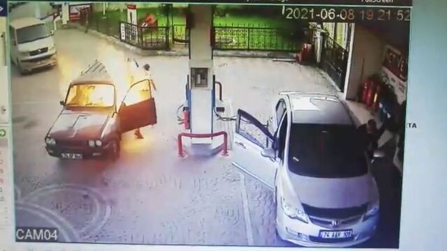 Benzin istasyonunda dehşeti yaşadı!