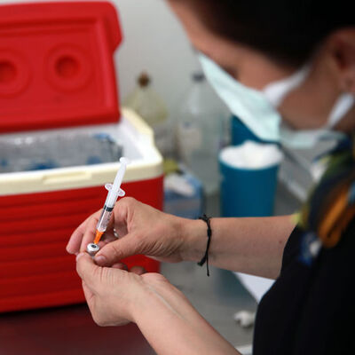 Aşı olmayana yasaklar artar mı? Prof. Sözüer: Kanun gerekli