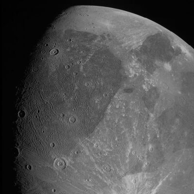 Jüpiter'in uydusunun en yakın mesafeden ilk fotoğrafları!