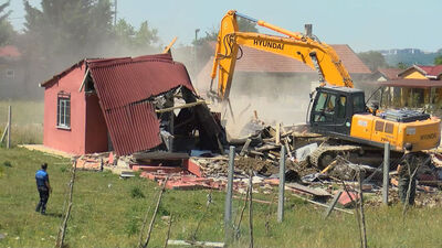 Çatalca'da kaçak evler yıkıldı