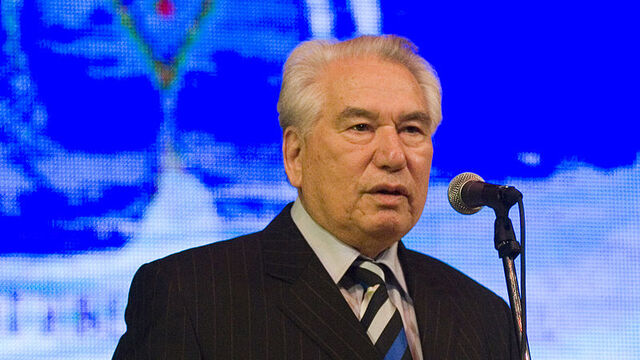 Cengiz Aytmatov Kimdir?