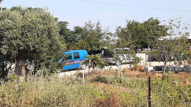 Kocasını ve görümcesini başından vurdu