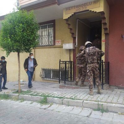 'Karagümrük çetesi'ne 53 adreste operasyon