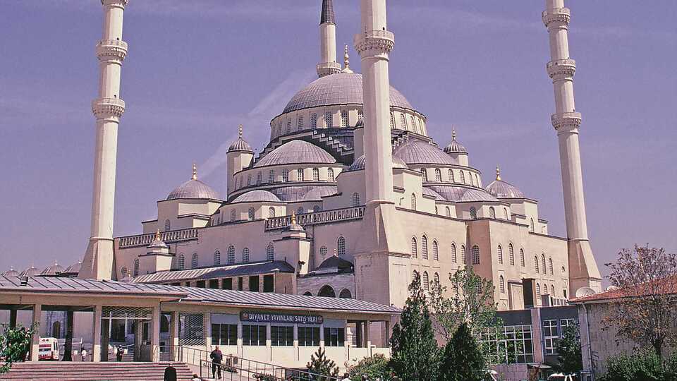 Ankara cuma namazı saati kaçta?