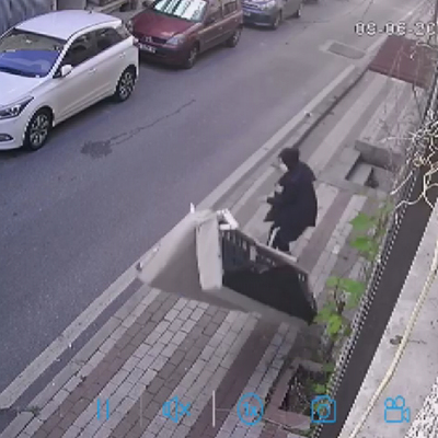 Gökten kanepe düştü!