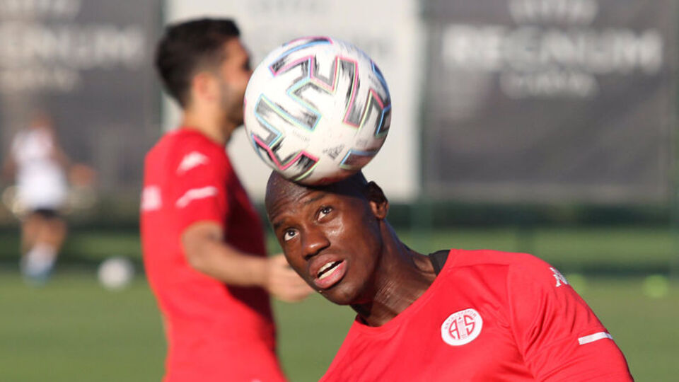 Antalyaspor'da 4 isim yolcu