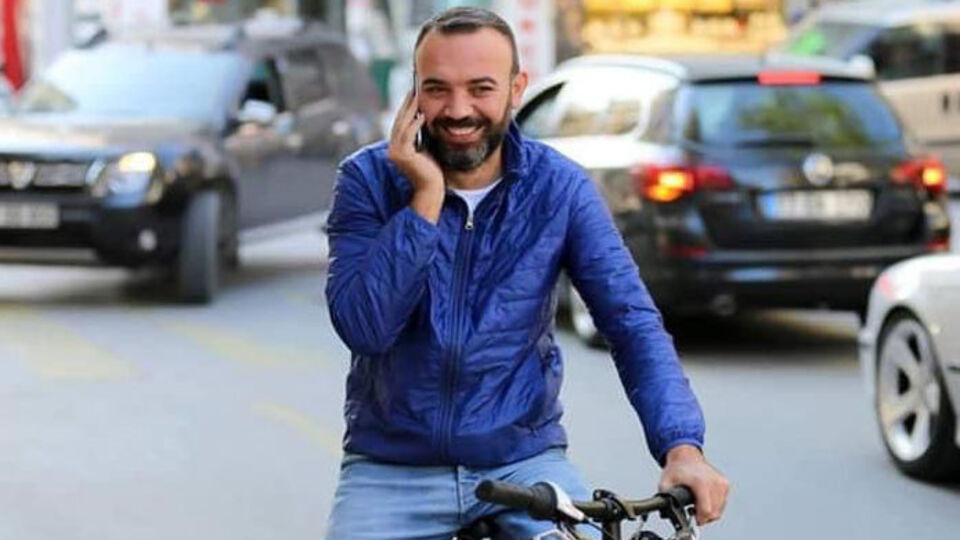 Müşteri ve çalışanlarını gizli kamera ile çekti! İğrenç olay!