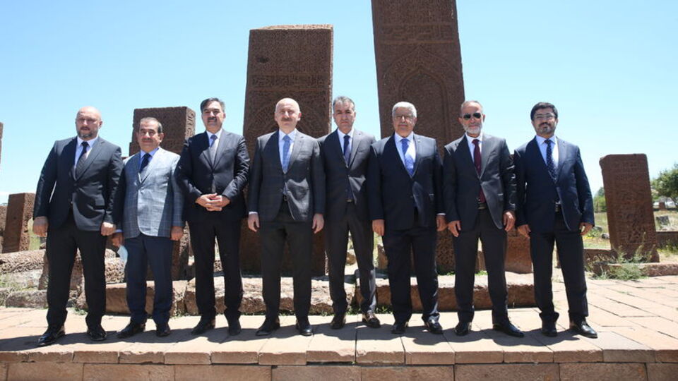 Ahlat-Malazgirt karayolu açıldı