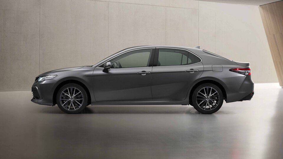 Yenilenen Camry 'milyonluk' oldu