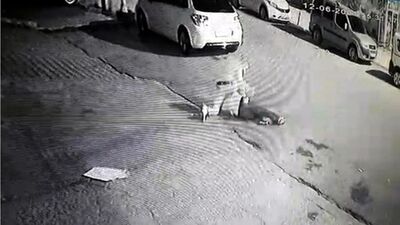 Bıçaklı dehşet kamerada!