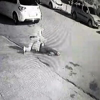 Bıçaklı dehşet kamerada!