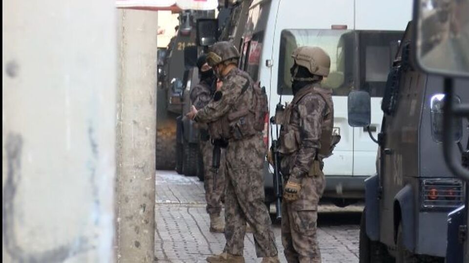 Diyarbakır'da terör örgütüne operasyon