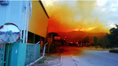 Antalya'da asit tankı patladı gökyüzünü kapladı