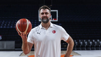 Mehmet Okur, millilerle olmaktan mutlu