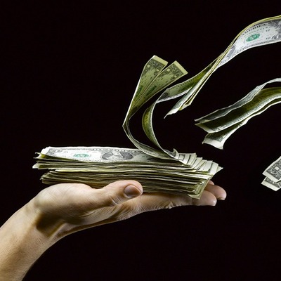 Yabancı kârını evine götürdü