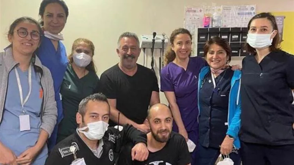 Cem Yılmaz'dan 'aşı' paylaşımı