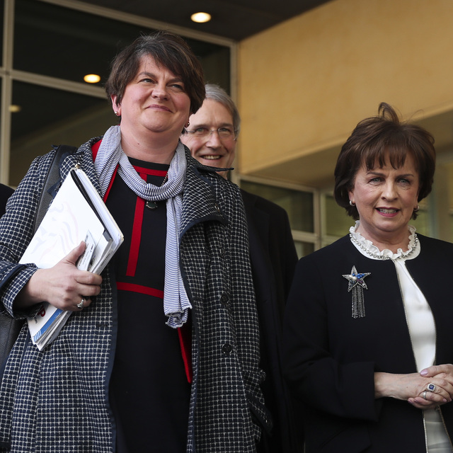 Kuzey İrlanda Başbakanı Arlene Foster istifa etti