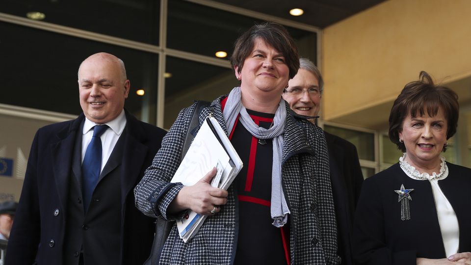 Kuzey İrlanda Başbakanı Arlene Foster istifa etti
