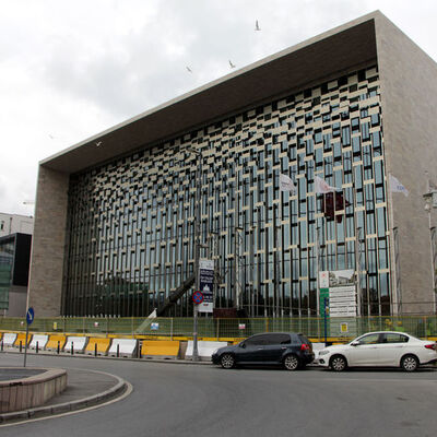 AKM yüzünü gösterdi