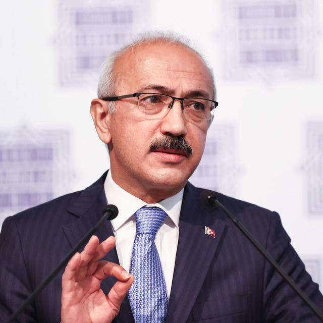 'Faiz dışı denge mali disiplin kararlılığını gösteriyor'