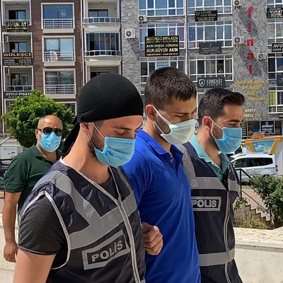 Korkunç olay! Anne ve babasını öldürdü