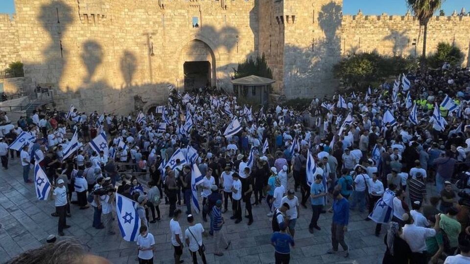 Aşırı sağcı Yahudilerin Şam Kapısı'ndaki bayrak yürüyüşü başladı