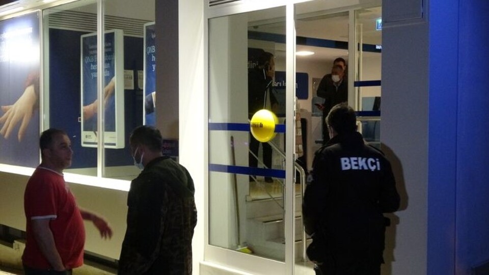 Bursa'da bankadan 200 lira soyuldu!