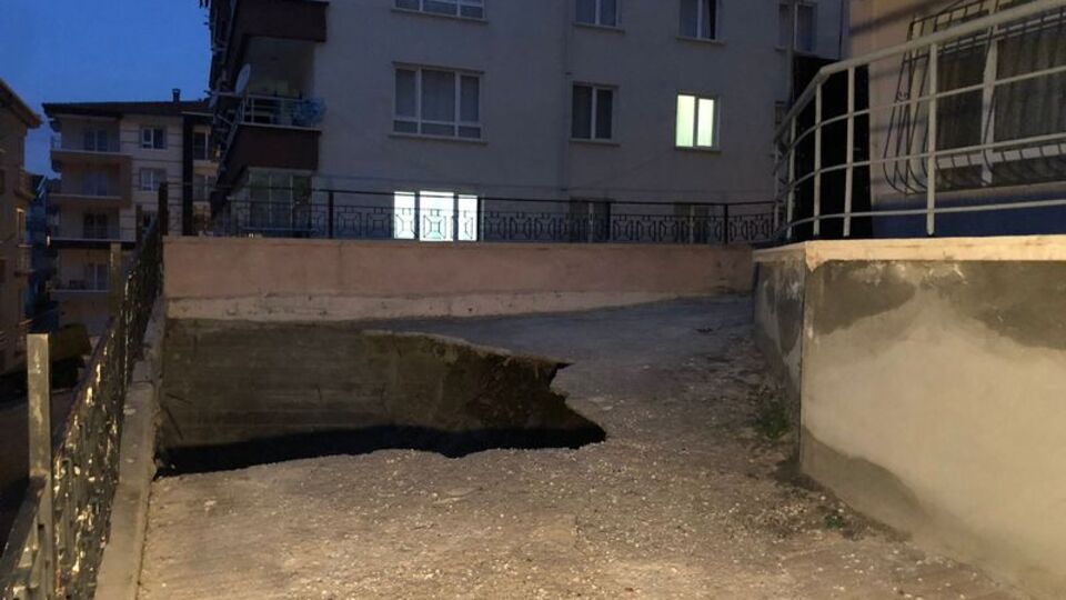 Tehlike yine yandan geldi!