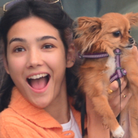 Köpeğiyle poz verdi