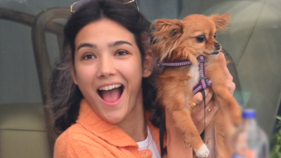 Köpeğiyle poz verdi