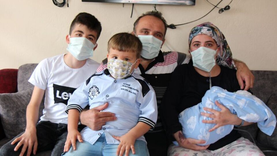 Hamileyken korona oldu, bebeğine 1 ay sonra sarıldı