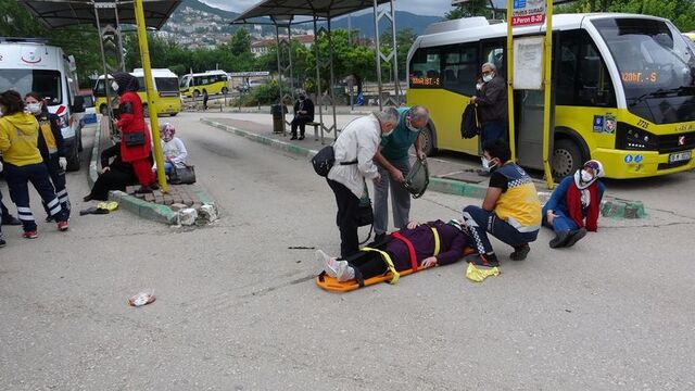 Otomobil durağa daldı, can pazarı yaşandı