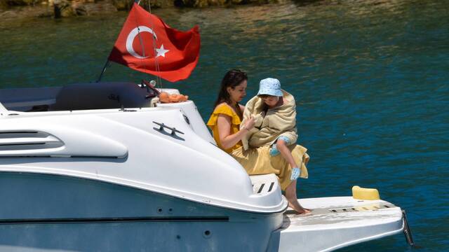 Sezonu oğluyla açtı