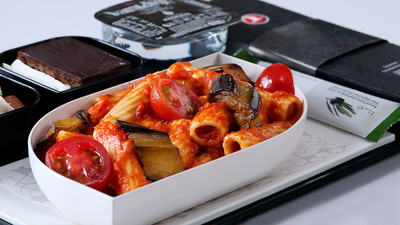 THY, dış hat uçuşlarda ikram hizmeti yeniden başlıyor